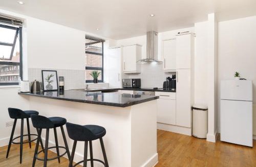 Shadwell Apartment | Modern & Bright Two-Bed Apartment in Vibrant East London