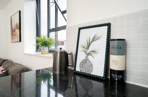 Shadwell Apartment | Modern & Bright Two-Bed Apartment in Vibrant East London