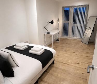 Luton Apartment | Modern Central Apartment 1-Min Walk to Station