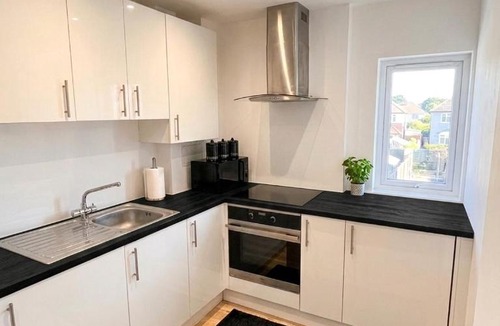 Luton Apartment | Modern Central Apartment 1-Min Walk to Station