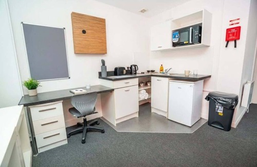 Coventry City Centre Apartment | Modern Central Coventry Studio – Gym Access