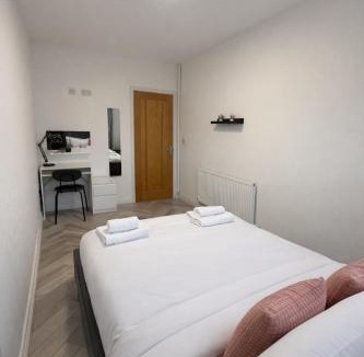 Walmersley Apartment | Modern Comfort for Longer Stays in Bury, 2-Bedrooms