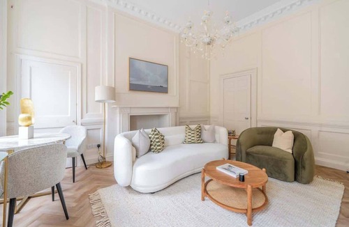 Bath Apartment | Modern Comfort in a Classic Bath Setting - VAT Q