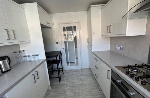 Sheffield House | Modern, comfortable home close shopping and entertainment venues