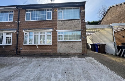 Sheffield House | Modern, comfortable home close shopping and entertainment venues