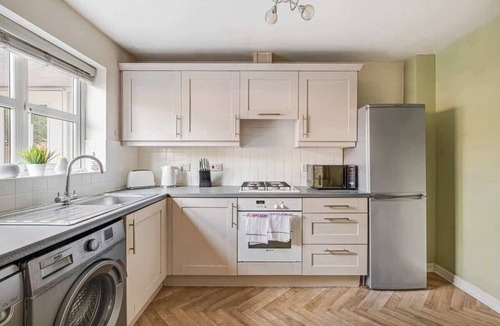 Bedford House | Modern & comfortable with FREE Parking