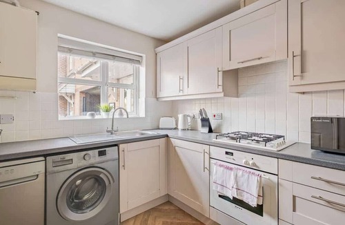 Bedford House | Modern & comfortable with FREE Parking