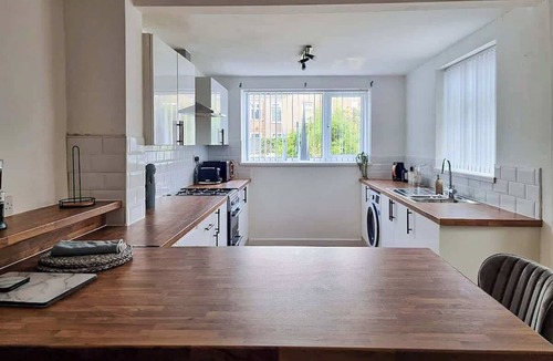 Cleethorpes House | Modern Contractor House near Beach & Gaming Room