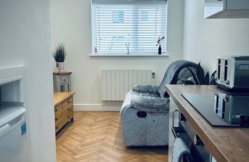 Camborne Apartment | Modern Cornish Annex: Quiet + Private