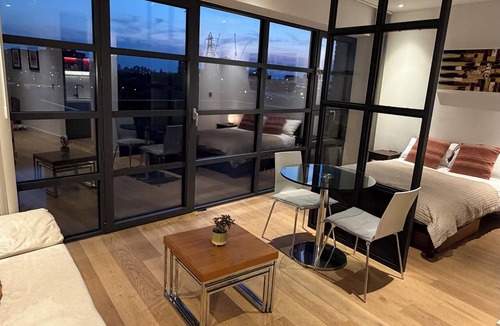 Canning Town South Apartment | Modern & Cozy Studio | Perfect London Base