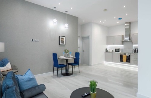 Didcot Apartment | Modern Didcot Apt | Easy Rail to Oxford & London