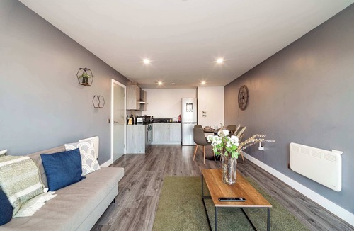 The Docks Apartment | Modern Dockside 2 Bed Central Liverpool Apartment