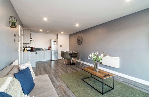 The Docks Apartment | Modern Dockside 2 Bed Central Liverpool Apartment