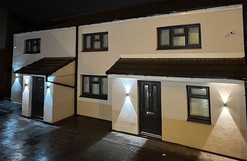 Weston on Trent Apartment | Modern Double Studio | Near CBS Arena (Kitchenette)