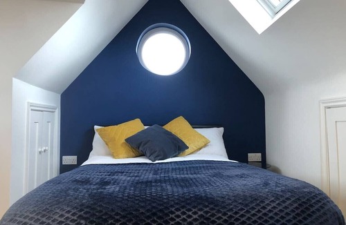 Mill Road Apartment | Modern ensuite Studio Retreat off Vibrant Mill Rd
