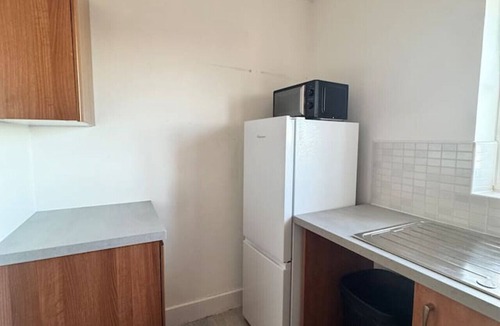 Clyst St Mary House | Modern Exeter Townhouse 3 Double Beds | M5 Access