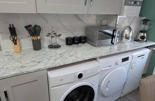 Northampton House | Modern Flat, Northampton. Families and groups.