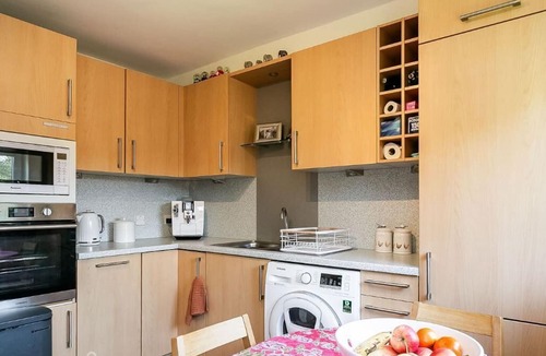 Merchiston Apartment | Modern Flat set in Charming Gardens