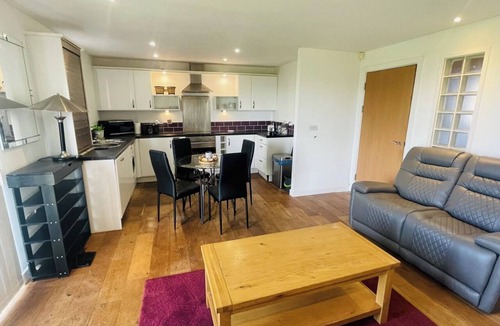 Llanelli Apartment | Modern Ground Floor Apartment with Beach/Sea View