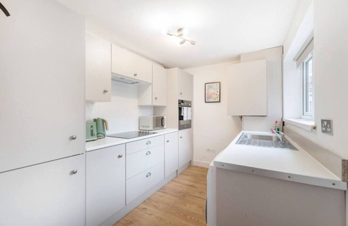 Stanley House | Modern High Spec House|Parking|4 bed|sleeps 7