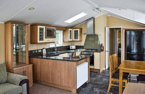 Arnold House | Modern holiday home with one double bedroom and two twin bedrooms.
