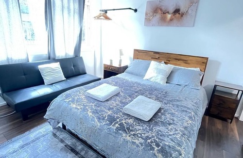 Kilburn Apartment | Modern King Studio B with Private Bathroom – Queen’s Park, London