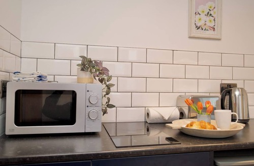 Weston on Trent Apartment | Modern One Bedroom Apartment Near CBS Arena