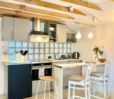 Loughton Apartment | Modern self contained tiny home with patio