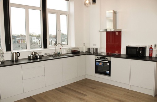 West Bromwich Apartment | Modern Serviced Duplex Apartments by Repose