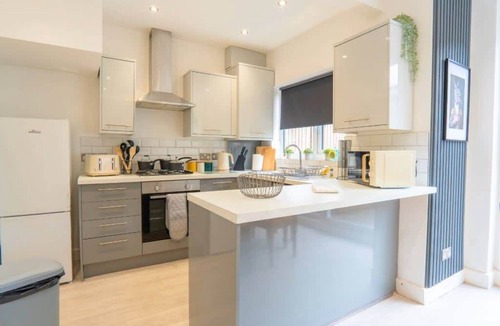 Bloxwich House | Modern Sheldon 3BR Near NEC & BHX