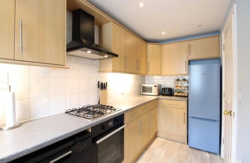 Mill Road House | Modern & Spacious 2 bed House near Station