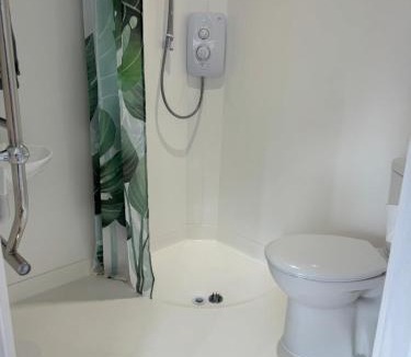 Crawley Apartment | Modern Spacious Crawley Studio