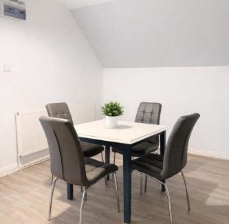 Ipswich Apartment | Modern Spacious Flat In Ipswich - Sleeps 6 - Parking