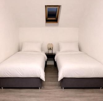 Ipswich Apartment | Modern Spacious Flat In Ipswich - Sleeps 6 - Parking