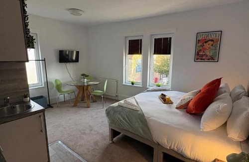 Peterborough Apartment | Modern Studio 2 with Kitchenette & Shared Kitchen