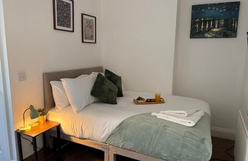 Peterborough Apartment | Modern Studio 3 with Kitchenette & Shared Kitchen
