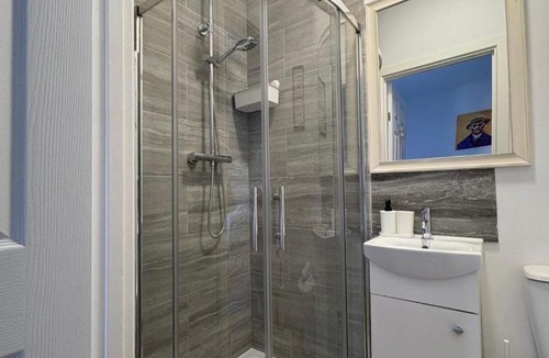 Peterborough Apartment | Modern Studio 6 with Kitchenette & Shared Kitchen