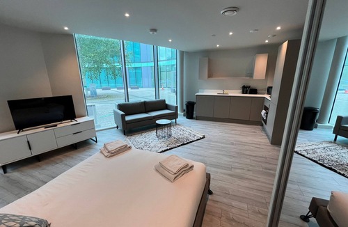 Bracknell Apartment | Modern Studio Apartment for 3 pax, Free Parking