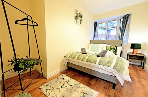 Luton Apartment | Modern Studio Apartment - Near Luton Station