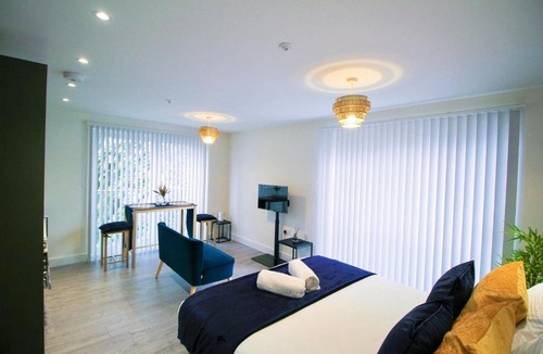 Hemel Hempstead Apartment | Modern Studio for LONG STAY BUSINESS & RELOCATIONS