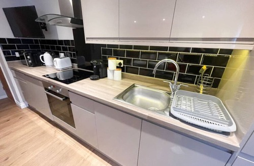 Mill Road Apartment | Modern Studio in Central Cambridge - Kingsize bed
