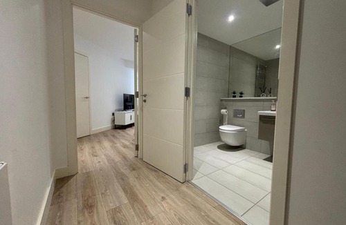 Barnt Green Apartment | Modern Studio in Central Solihull near NEC