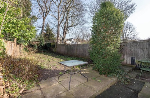 Streatham South Apartment | Modern Studio With Free Parking And Garden