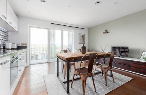 Hackney Central Apartment | Modern Studio with Balcony in Hackney