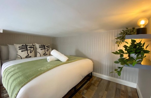 Queen's Park Apartment | Modern Studios Malvern Road