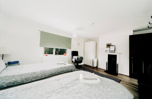 Reydon Cabin | MODERN TWIN STUDIO IN WALBERSWICK