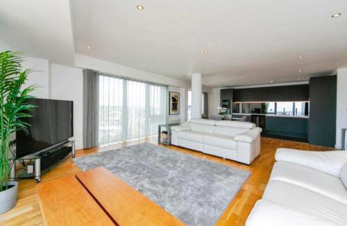 The Docks Apartment | Modern Waterfront Escape in Central Liverpool