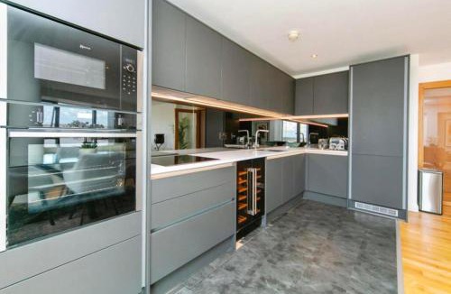 The Docks Apartment | Modern Waterfront Escape in Central Liverpool