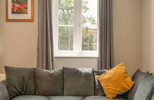 Sindlesham Apartment | Modern, Well Presented 2-Bedroom Apartment, With Parking, Opposite Nirvana Spa - Pass the Keys