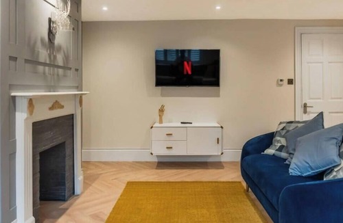 Windsor House | Modern Windsor 4 Bed Home W/Parking - By Tempstay